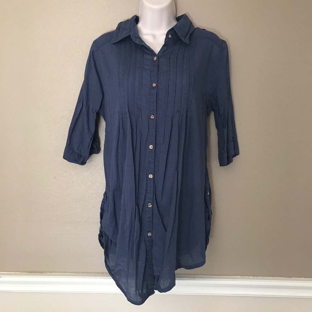 Tramp Button Down Long Sleeve Blouse in Large